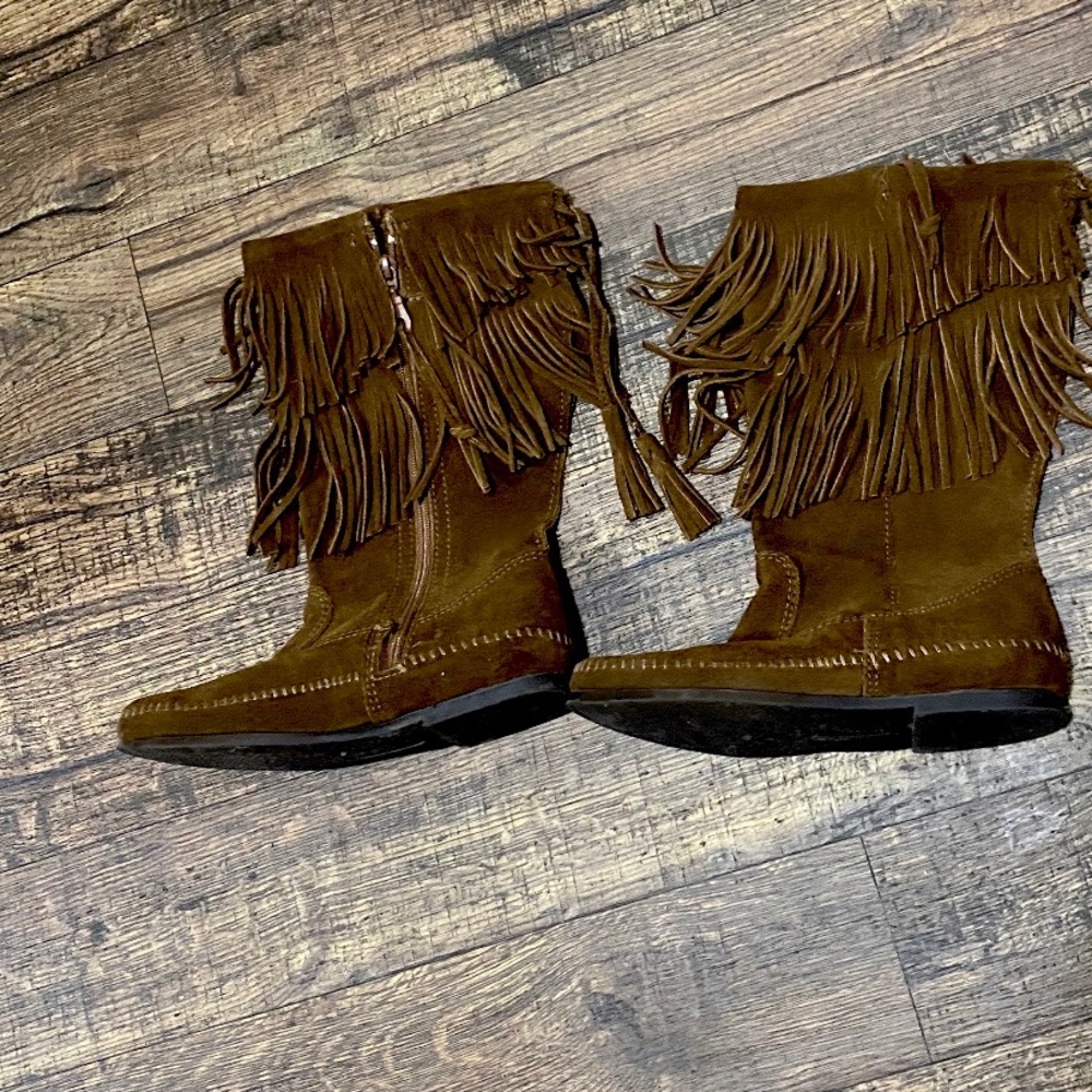 Minnetonka fringe boots